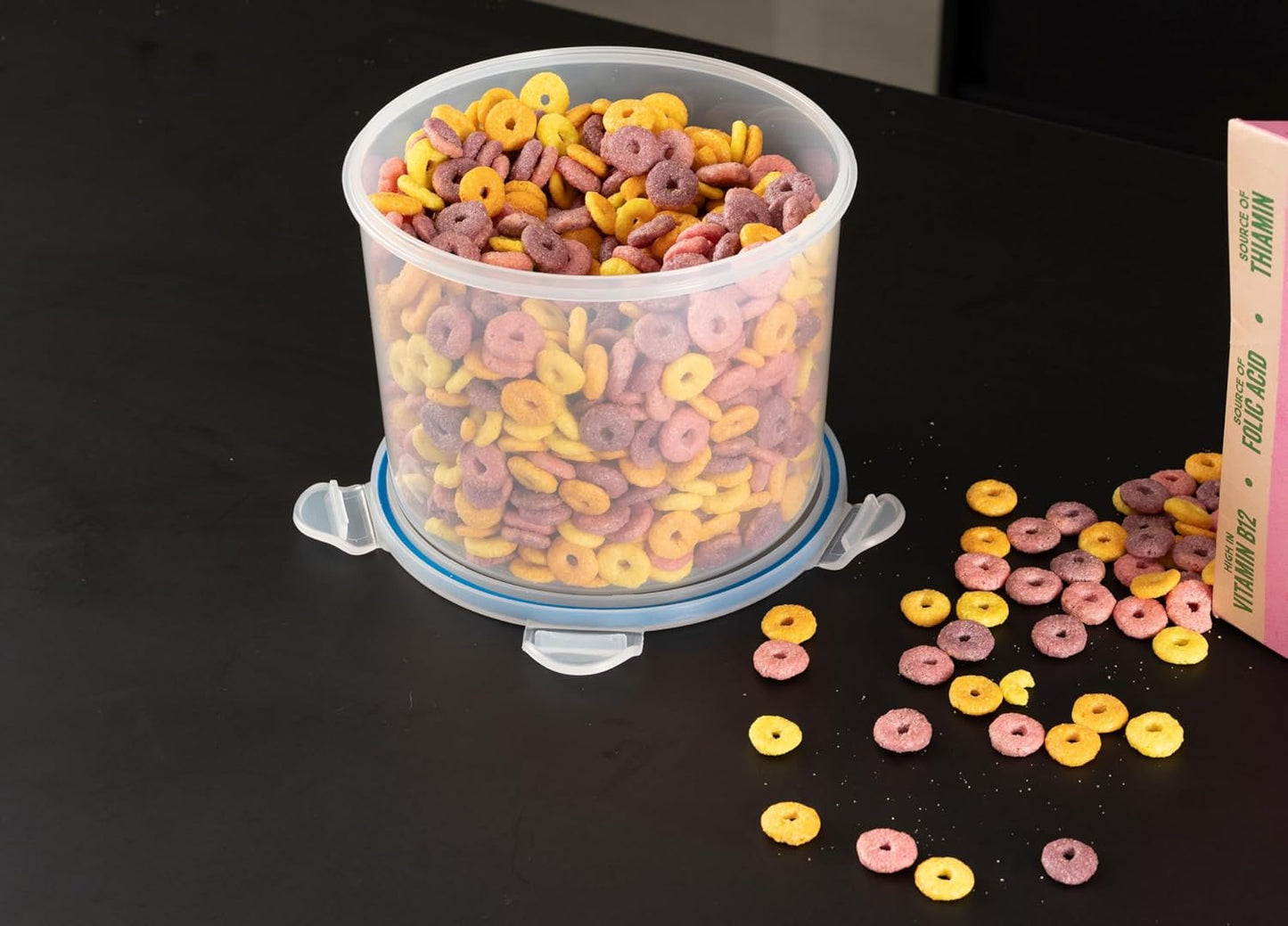 Addis Clip Tight Food Storage Container Large 2 Litre Round Airtight Silicone Seal