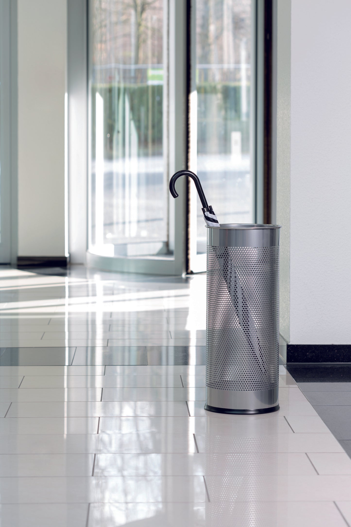 Durable Umbrella Stand Metal Perforated 285 Litre Silver 335023