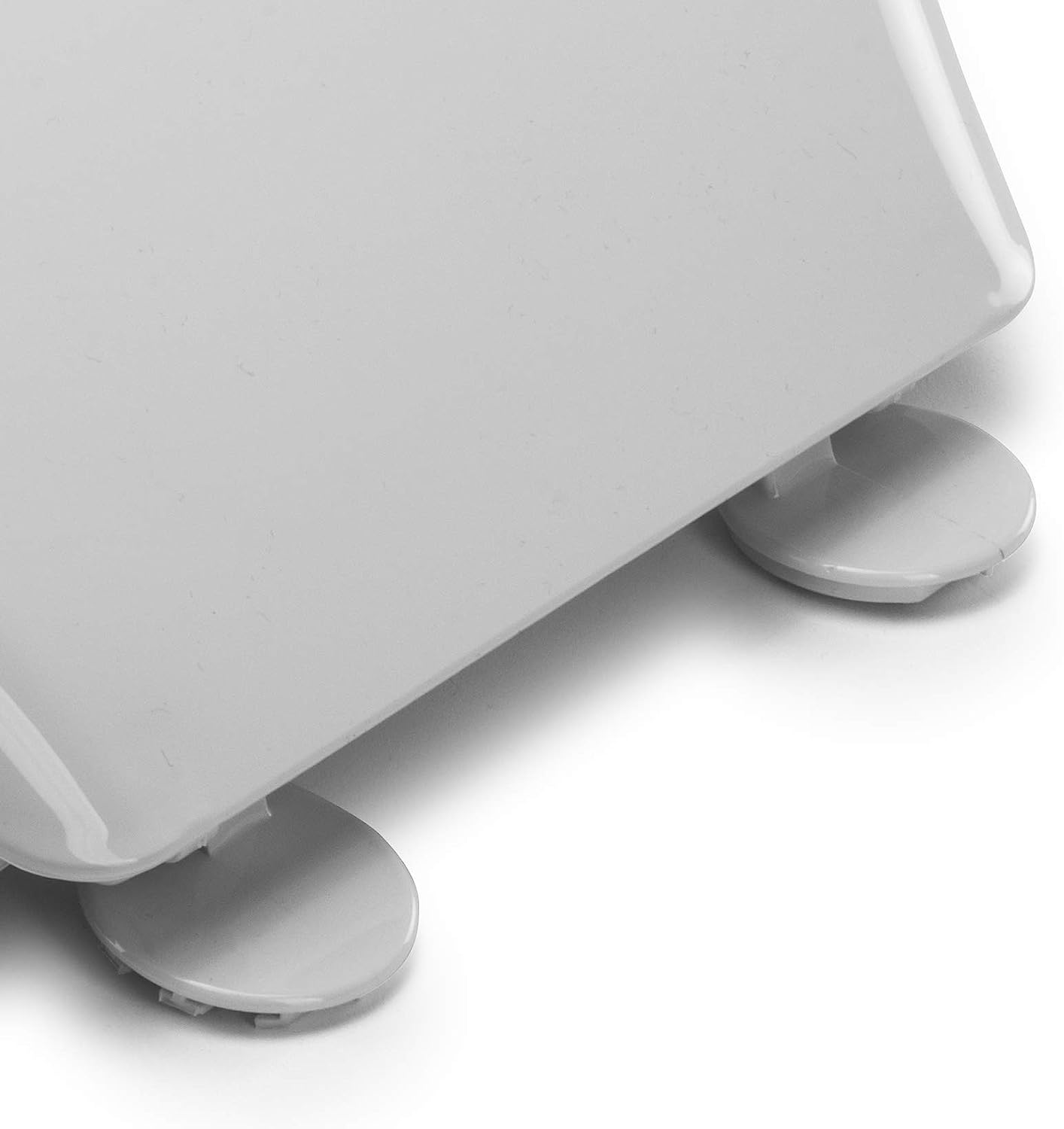 White Canada Plastic Toilet Seat