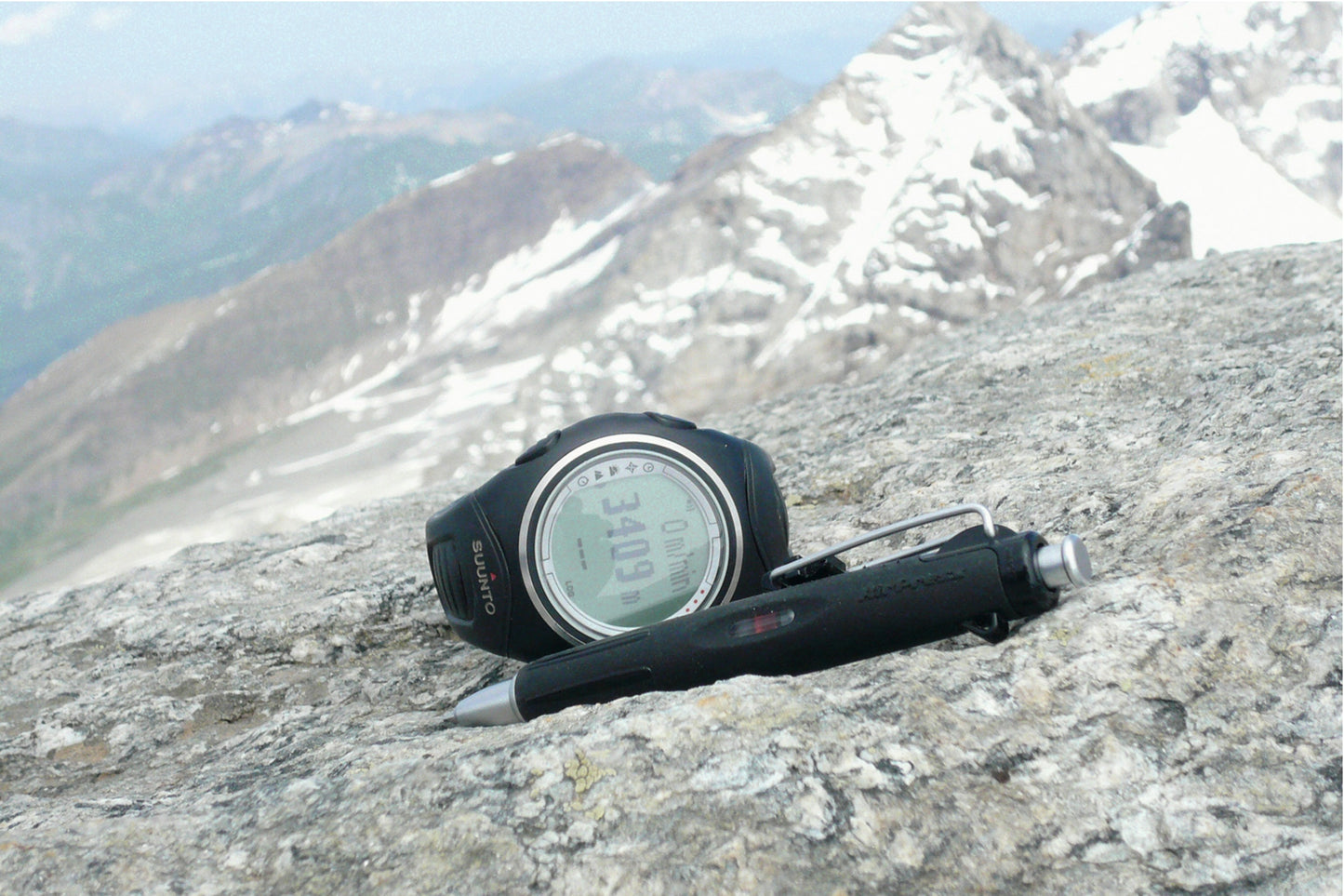 Tombow AirPress Retractable Ballpoint Pen 0.7mm Tip White Barrel Black Ink - BC-AP21