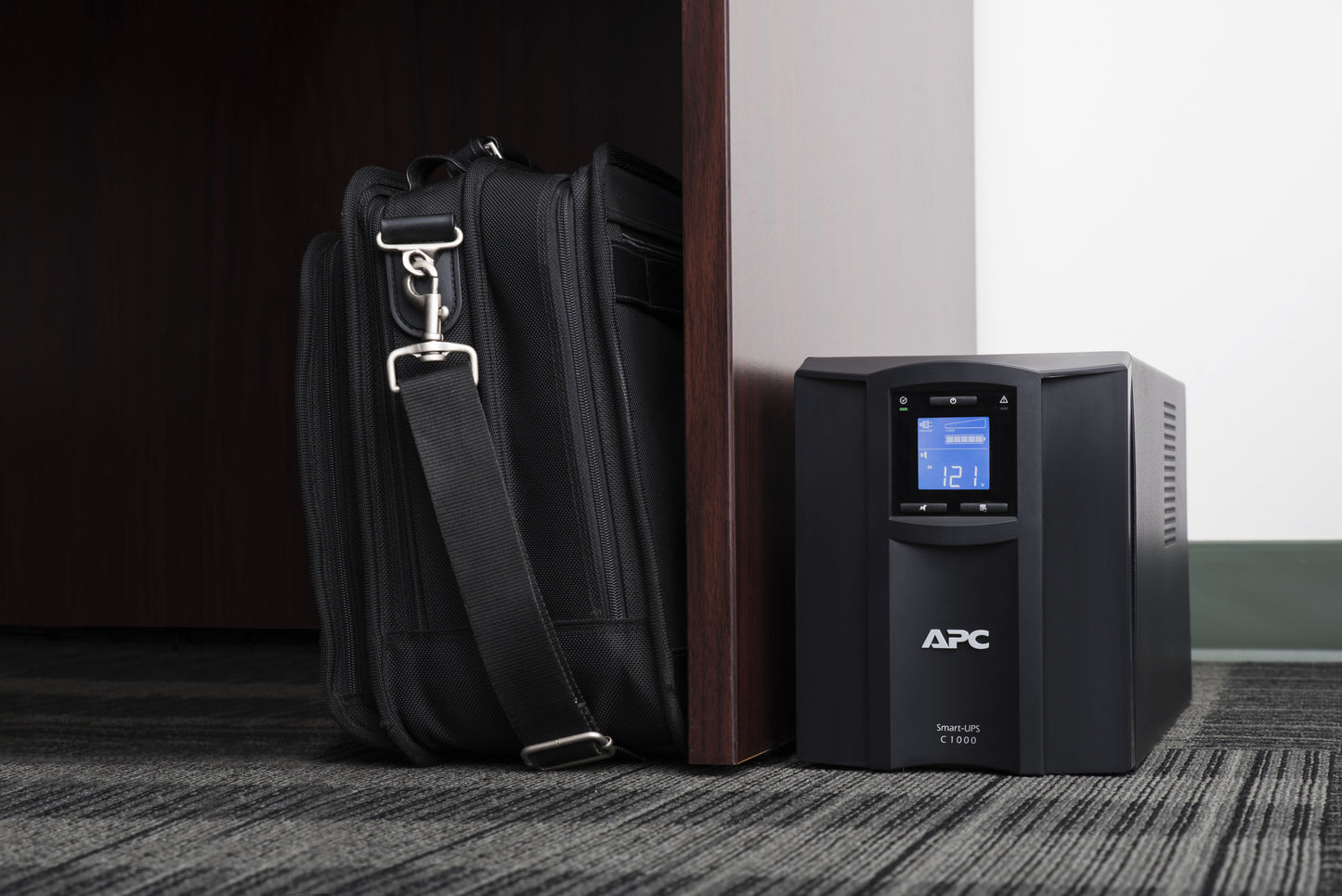 APC SMC1000IC UPS 1000VA 600W 8 Outlet