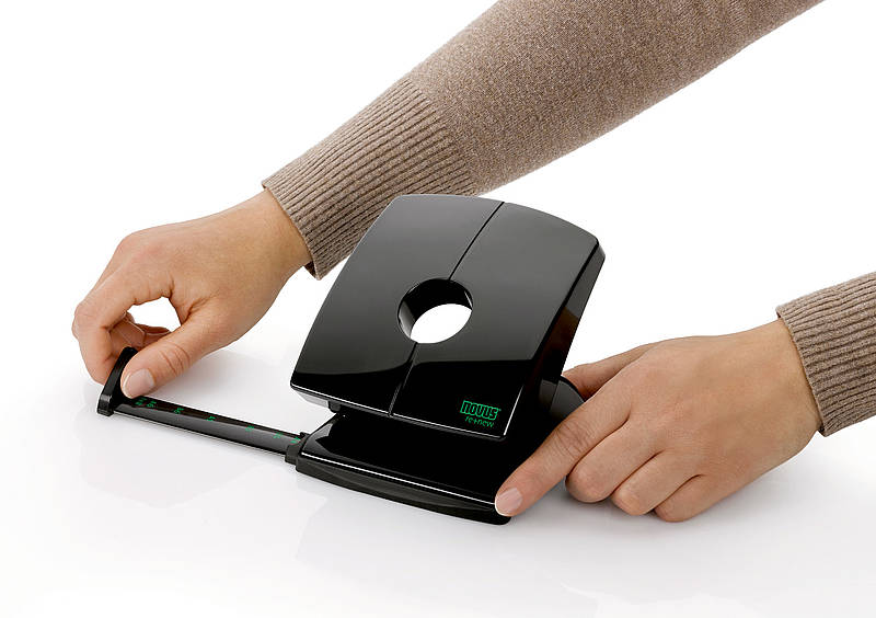 Novus renew B 230 2 Hole Punch Plastic 30 Sheet Black - NOV025-0637