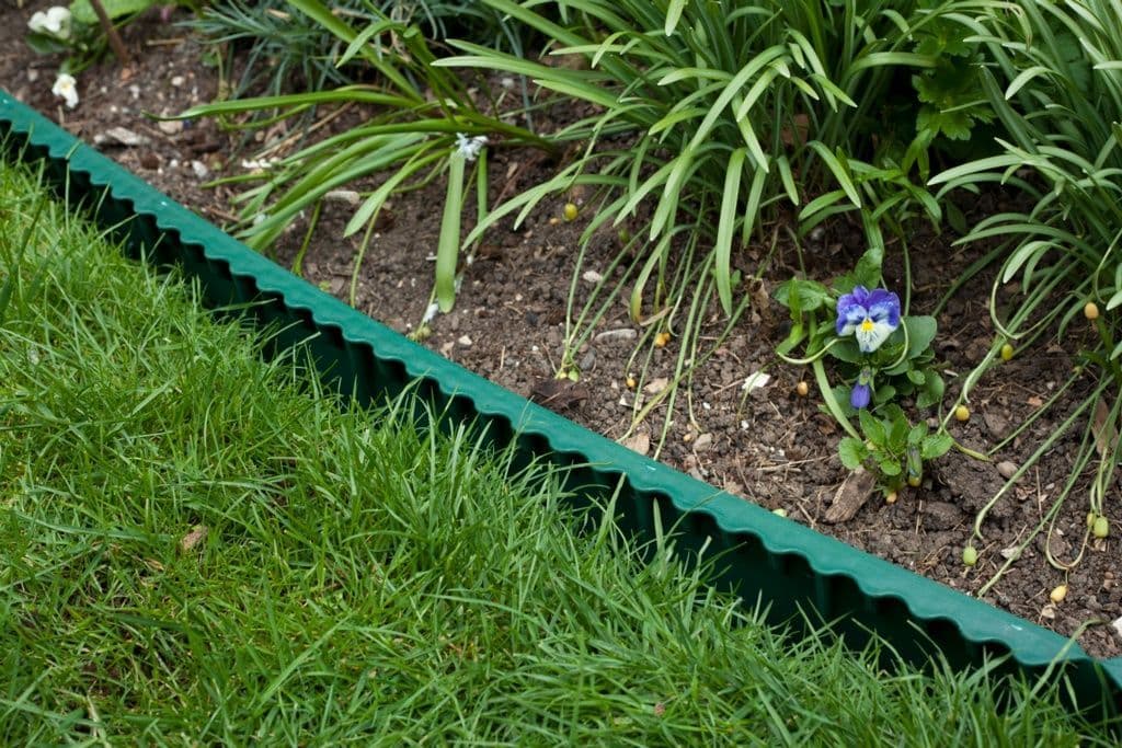 Plastic Lawn Edge 13Cm X 1M 76481